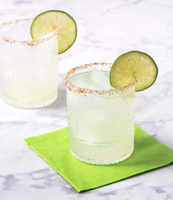 mexican classic margrita garnish with fresh lime wedge