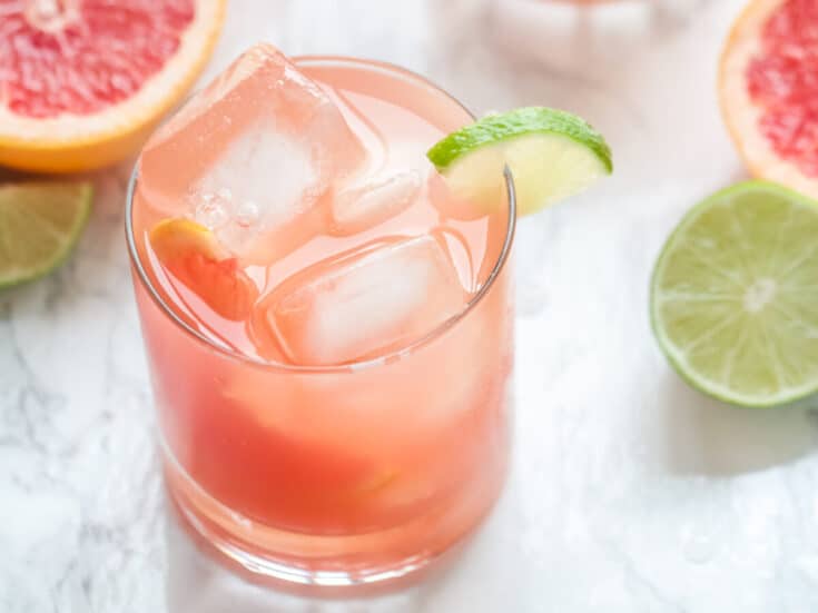 A view of a greyhound grapefruit inside a glass with ice